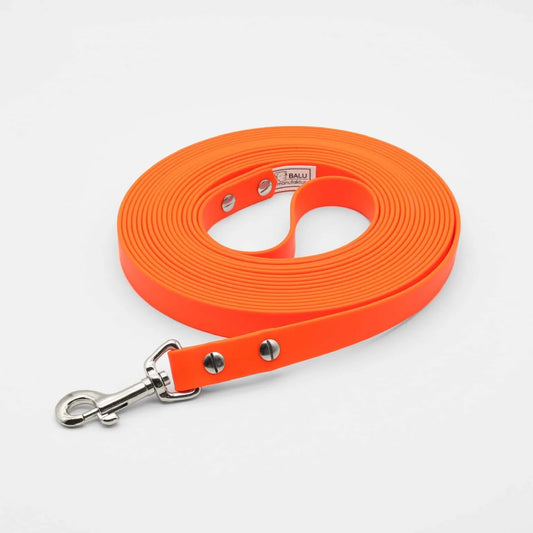 orangene Schleppleine aus Biothane mit silbernem karabiner