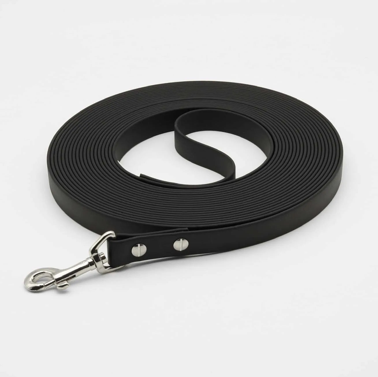schwarze Schleppleine aus Biothane mit silbernem karabiner