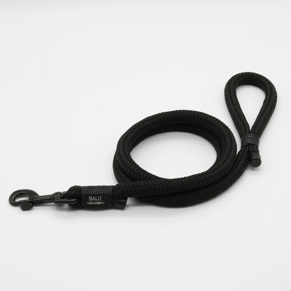 Hundeleine aus Seil in schwarz mit schwarzen Metallelementen handgefertigt