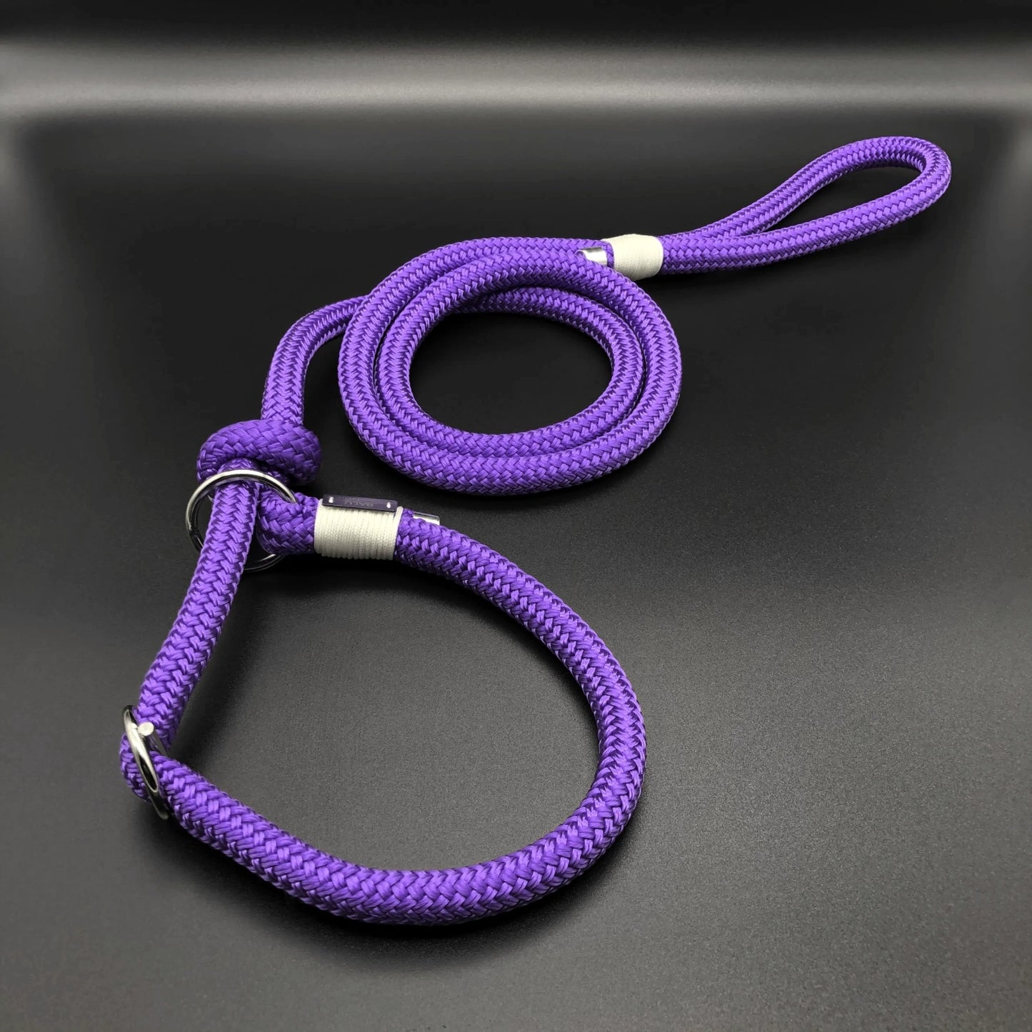 Violette Retrievereleine aus Seil in 1,2m länge und silbernen Metallelementen
