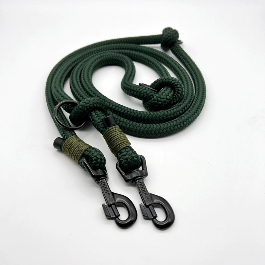 Verstellbare Hundeleine aus dunkelgrünem Seil in 2m Länge und schwarzen Metallelementen