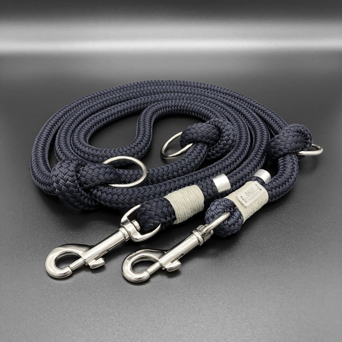 Verstellbare Hundeleine aus Seil 2m in dunkelblau mit silbernen Metallelementen
